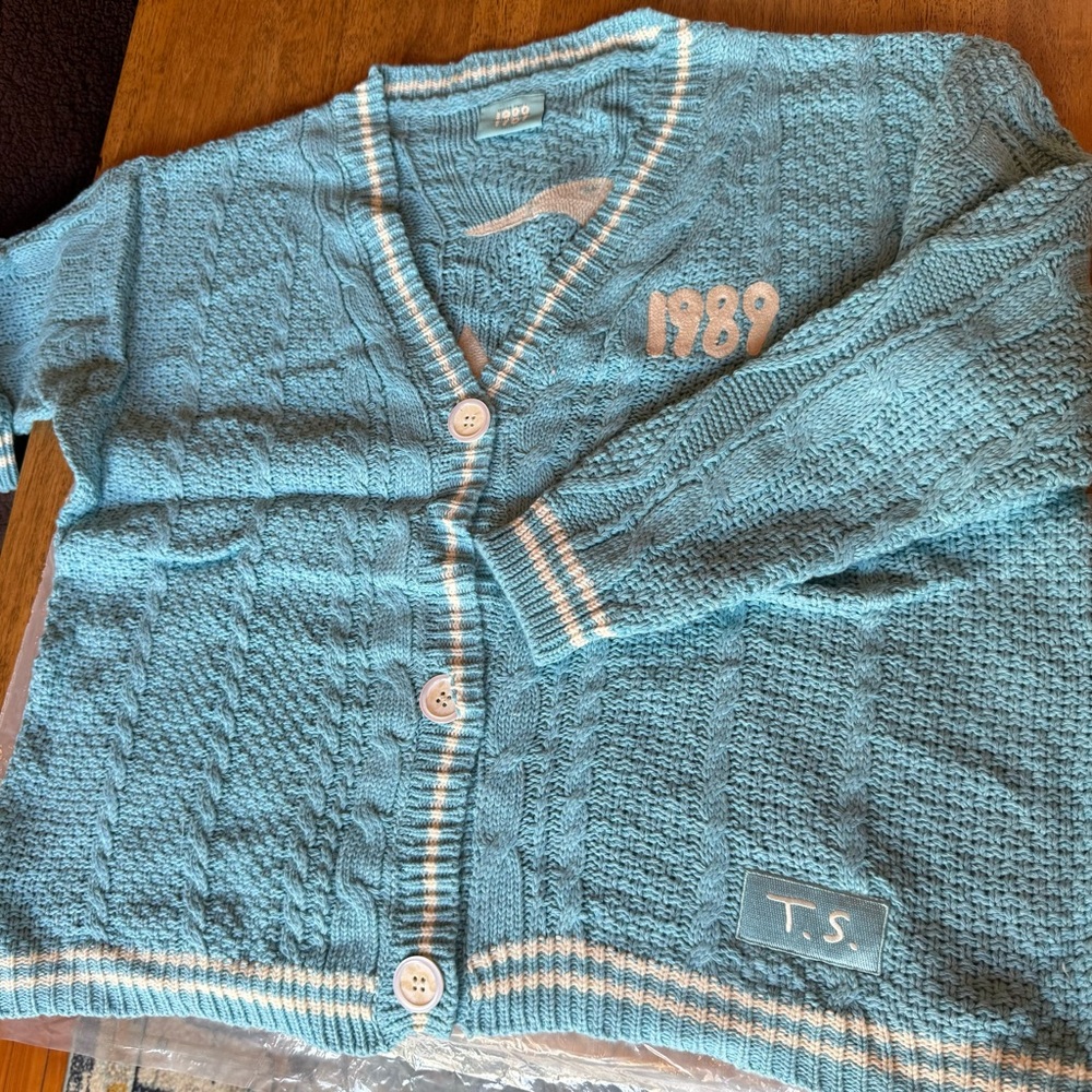 Taylor Swift 1989 Official Cardigan w/minor flaw